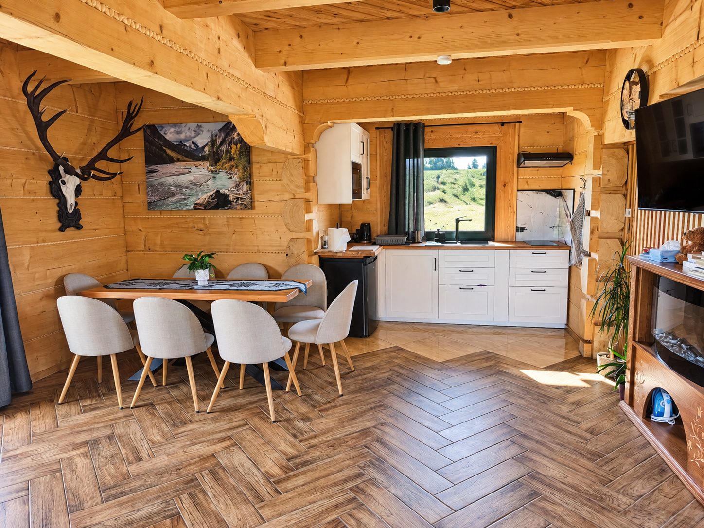 Salon i kuchnia w Domkach u Kuruca